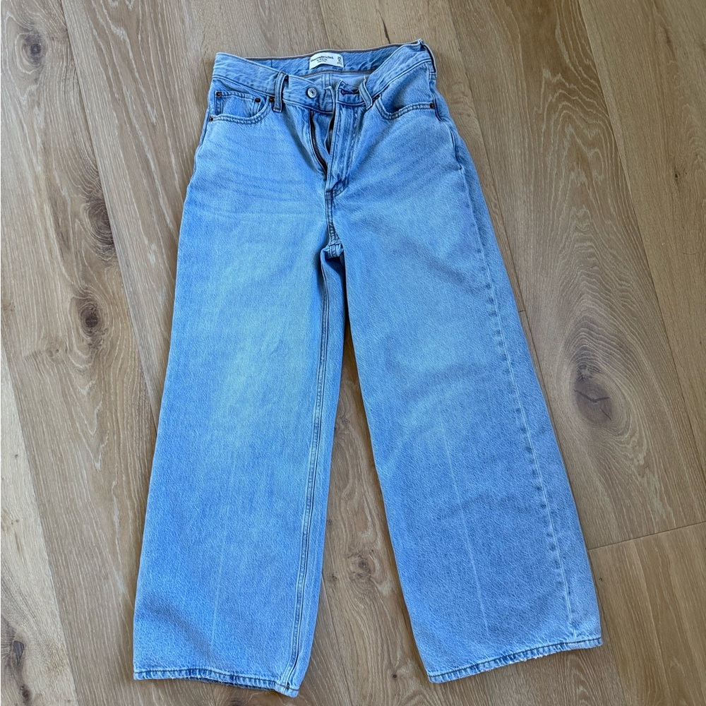 Abercrombie & Fitch High Rise Wide-Leg Jeans